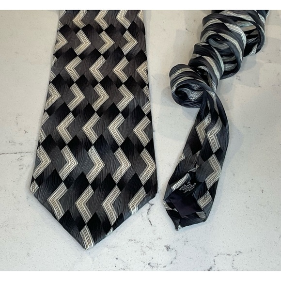 Zylos George Machado 100% Imported Silk Tie geometric print Black/gray/white - Picture 1 of 4